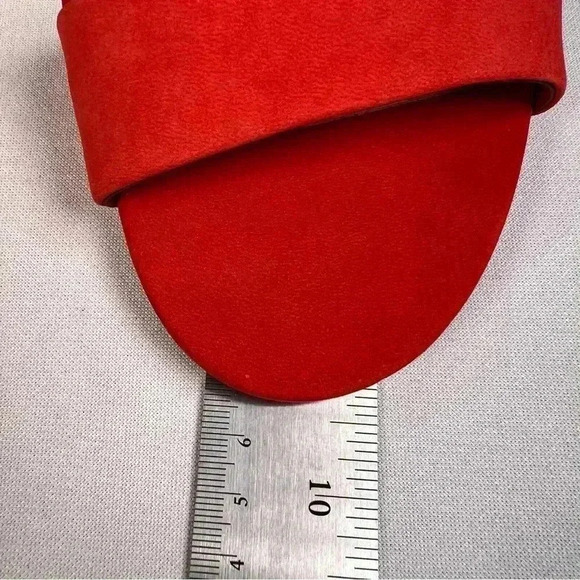 Via Blue Red Nubuck Priscilla Sandal, 9.5
NEW. $89 disc $45 - Picture 9 of 12